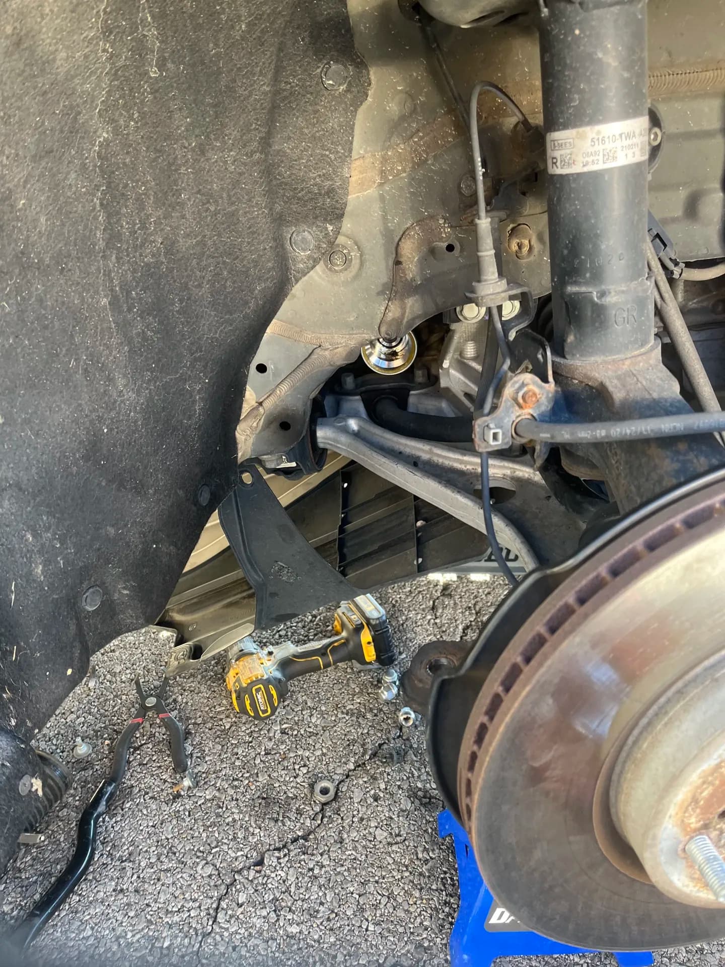 Suspension control-arm repair performed by a mobile mechanic near Columbus, Ohio