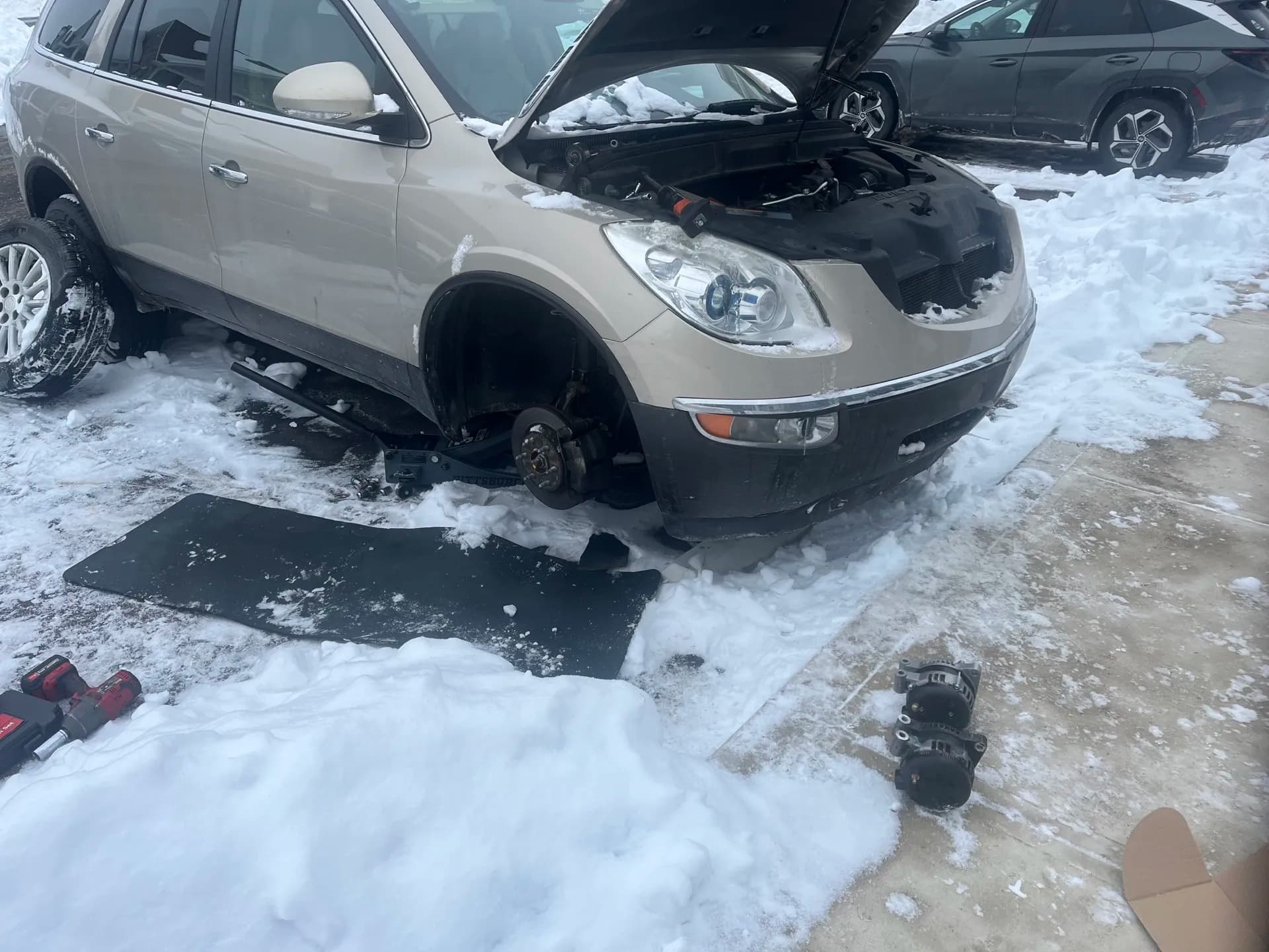 Roadside mobile mechanic assistance beside a disabled vehicle in Ohio